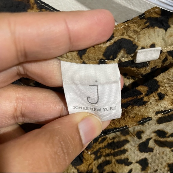 JONES NEW YORK Leopard print Long Button Down Shear Blouse - Picture 8 of 9